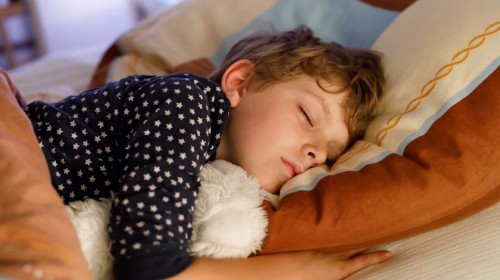 Как помочь ребенку, который боится спать без света